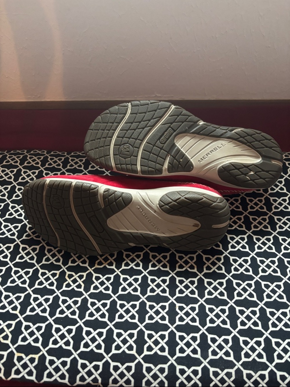 Merrell Red Suede Shearling Clogs - Picture 4 of 8